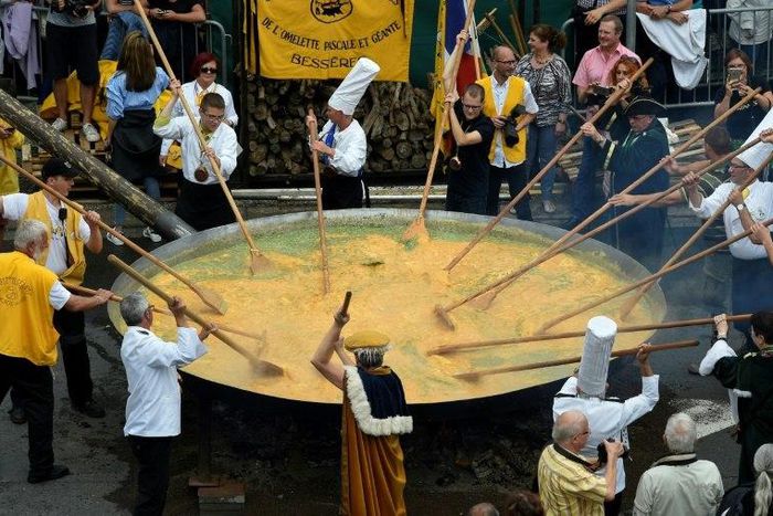 At least 1,000 people braved rainy skies to get a bite of the giant omelette in the Belgian town of Malmedy, but it was still far fewer than the record 7,000 visitors last year