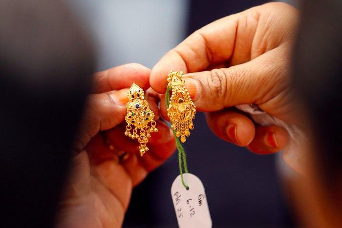 Customers buy gold earrings at a jewelry shop in Kuala Lumpur, April 17, 2013.
