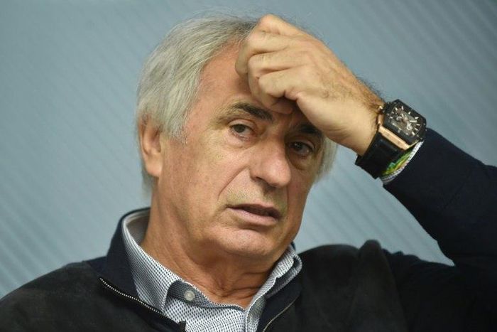 Japan's under-fire football coach Vahid Halilhodzic has picked up a caution from his employers after he was involved in a minor traffic accident, local media report, June 16, 2017
