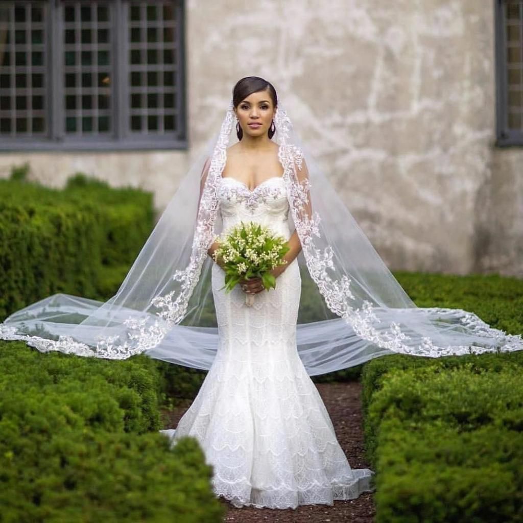 These photos will convince you to have a long bridal veil on your wedding day