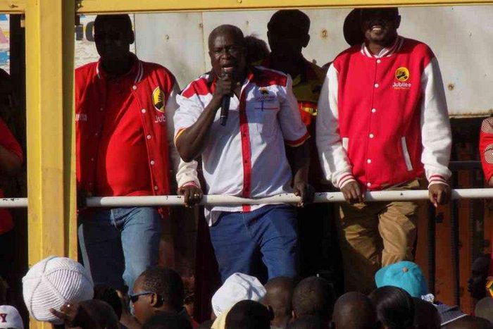 Former Cabinet minister Amos Kimunya, former Kibwezi MP Kalembe Ndile and Gatundu South MP Moses address Jubilee Party supporters at Makadara Shopping centre in Athi River during campaigns on June 12, 2017.
