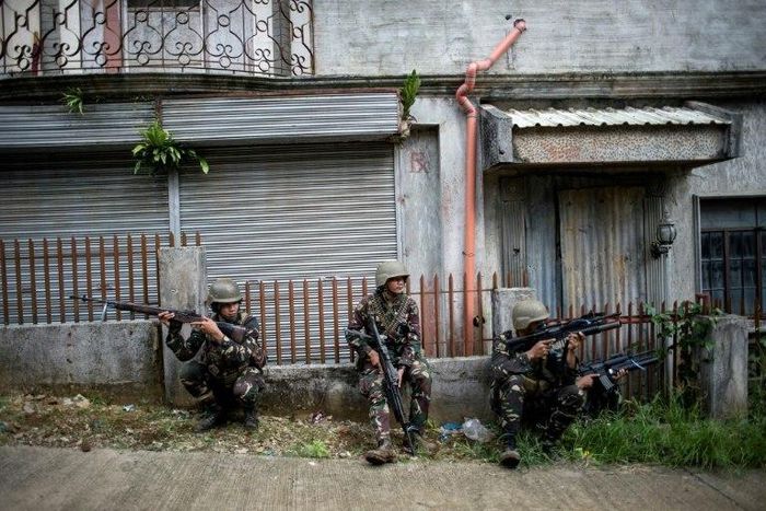 Philippine troops take positions during an operation to flush out Islamist militant snipers in Marawi, on the southern island of Mindanao