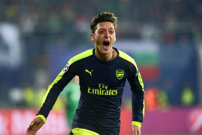 Arsenal playmaker Mesut Ozil is close to signing a new contract with the Gunners, according to British media reports