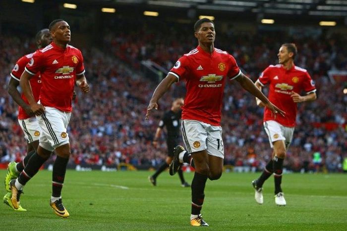 Manchester United's striker Marcus Rashford (2nd R) celebrates with teammates after scoring the opening goal of the English Premier League football match against Leicester City August 26, 2017