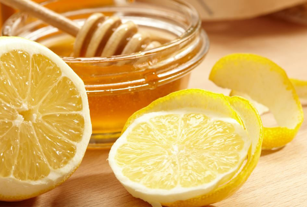 Try this honey and lemon face mask for clear skin