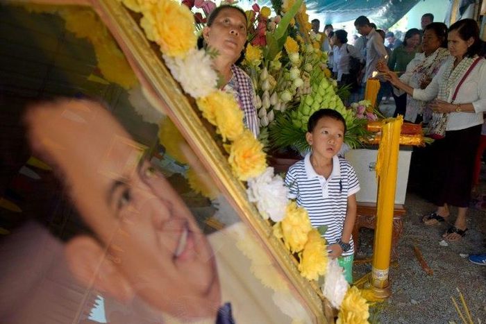 Thousands gathered on Sunday at the grave of prominent Cambodian critic Kem Ley who was gunned down a year ago in a murder that sparked widespread anger and scepticism over the alleged killer's motives.