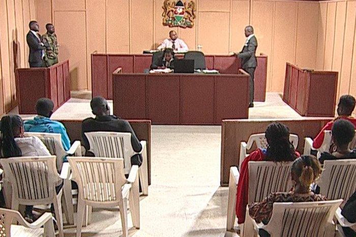 Vioja Mahakamani set