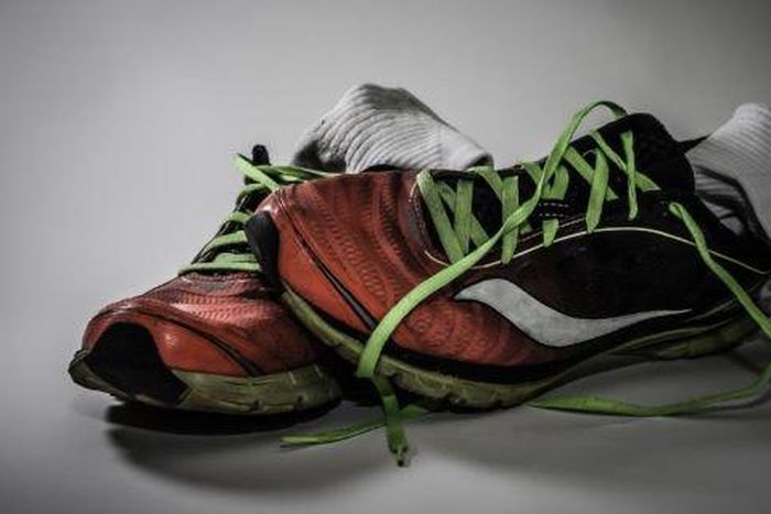 ___9054785___2018___11___1___8___smelly+shoes