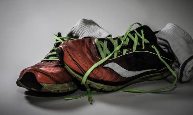 ___9054785___2018___11___1___8___smelly+shoes