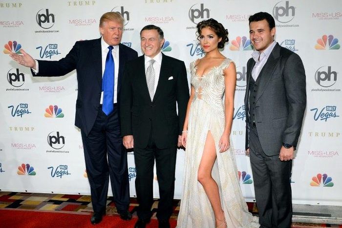 Donald Trump meeting Azerbaijani-Russian businessman Aras Agalarov, his son Emin Agalarov and Miss Universe 2012 Olivia Culpo at the 2013 Miss USA pageant