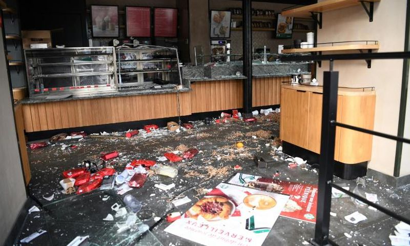 A bakery near the Saint -Lazare railway station in Paris was ransacked