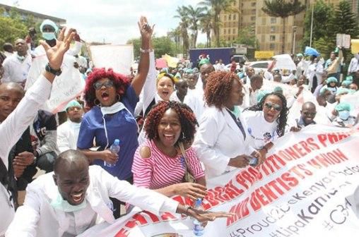 ___9093043___2018___11___11___10___File+image+of+health+workers+at+a+past+strike