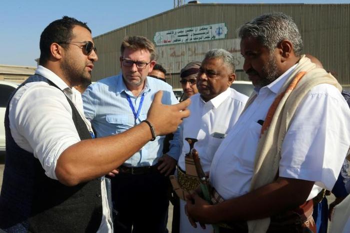 A security team from the United Nations office in Yemen visits Hodeida on December 21, 2018 ahead of the arrival of UN ceasefire monitors