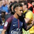 Neymar juggles with the ball during his presentation to fans at Paris Saint-Germain's Parc des Princes stadium on August 5, 2017
