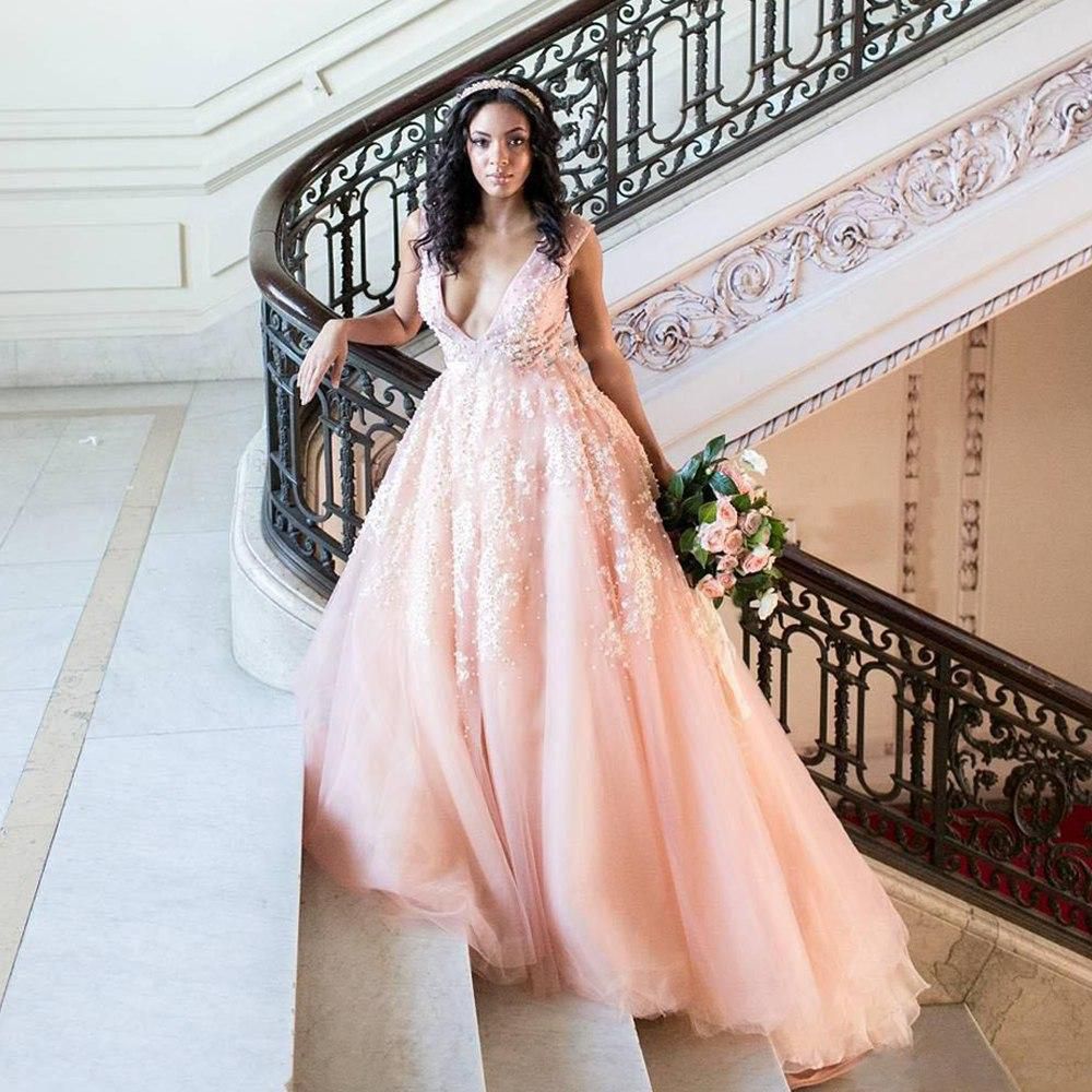 12 brides who walked down the isle in colored gowns (Photos)