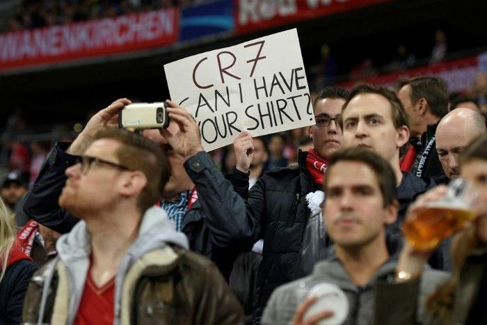 A fan holds up a CR7 sign ahead the Champions League quarter-final first-leg between Bayern Munich and Real Madrid in Munich, southen Germany on April 12, 2017