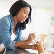 ___9195558___2018___12___13___11___pregnant-woman-eating-peanut-butter