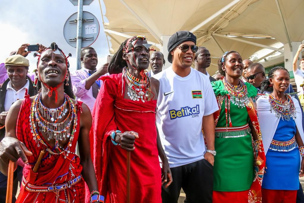 Football legend Ronaldinho lands in Kenya (Photos)