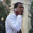 ___8883425___2018___9___21___9___professional-black-man-cell-phone-business