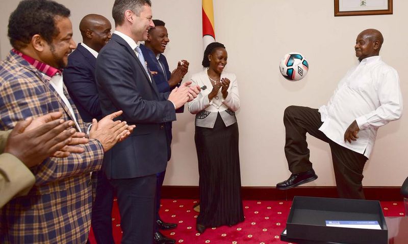 ___7063818___https:______static.pulse.com.gh___webservice___escenic___binary___7063818___2017___7___28___13___Museveni+with+SportPesa+officials