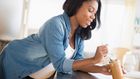 ___8864975___2018___9___17___14___pregnant-woman-eating-peanut-butter