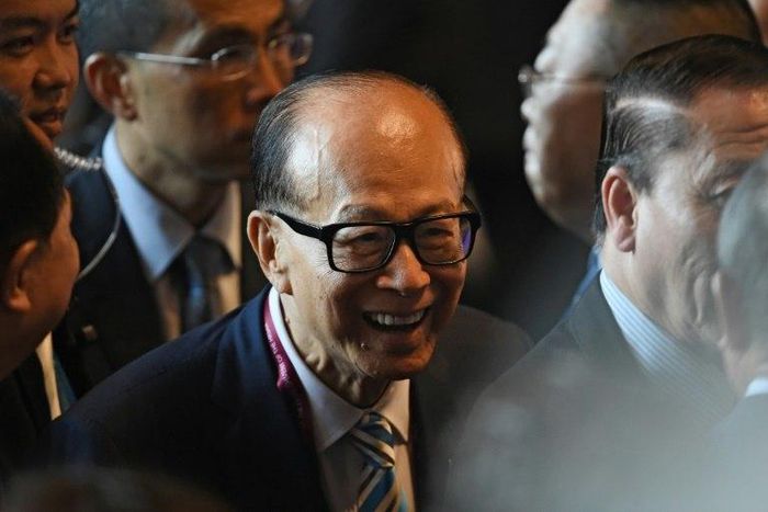 Hong Kong tycoon Li Ka-shing (C) said he was "cautiously optimistic" about his company's future, as an upturn in major economies was weighed by geopolitical risks