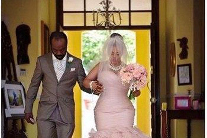 This bride gorgeously rocks a soft pink