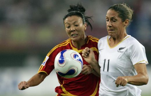 China's Zhang Ouying (left) has died aged 43 from cancer. She is seen here competing with New Zealand's Marlies Oostdam during the 2007 World Cup