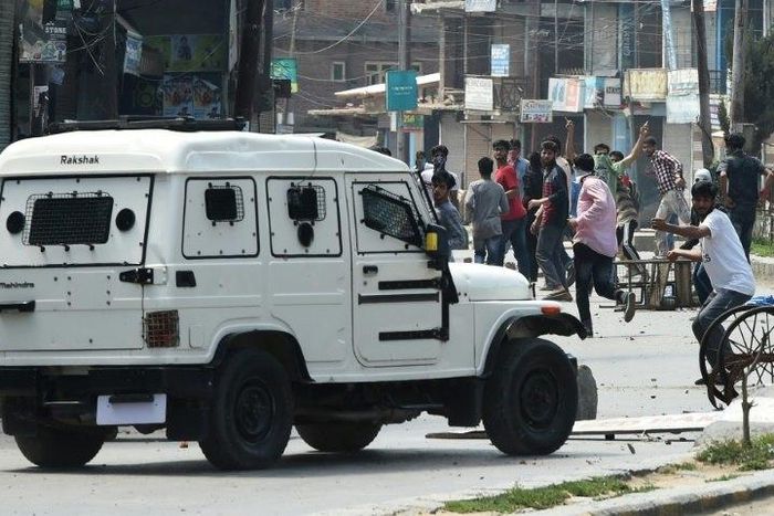 Kashmiri protestors clash with Indian government forces in Anantnag, south of Srinagar, on August 4, 2017
