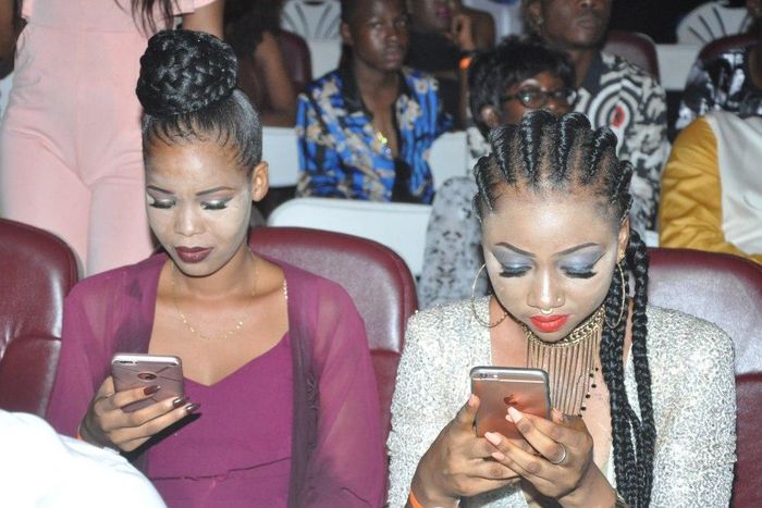 ___9161849___2018___12___3___13___makeup+feat