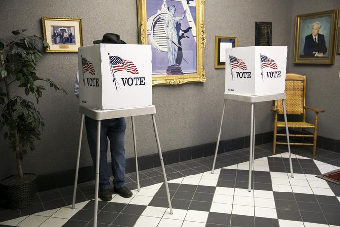 U.S. Report Finds Russians Meddled, but Could Not Crack Voting Systems