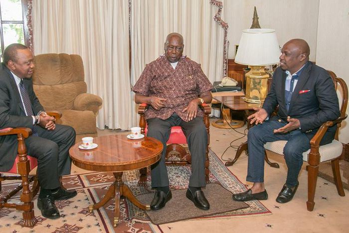 President Uhuru Kenyatta with senatro Gideon Moi during a past visit to former President Daniel Arap Moi (twitter)