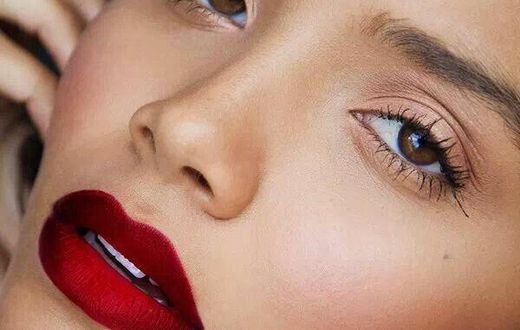 How to make your lipstick last longer