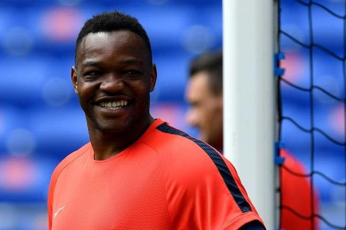 France's goalkeeper Steve Mandanda, pictured in 2016, helped Marseille win the French title in 2010