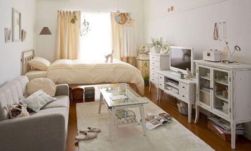 A photo of an apartment bedroom décor ideas and remodel (Michael Feldman)