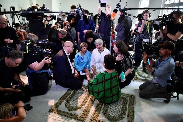 Lawyer and women's rights activist Seyran Ates opened the Ibn-Rushd-Goethe-Mosque with words of welcome before Christian and Jewish guests and a large media contingent