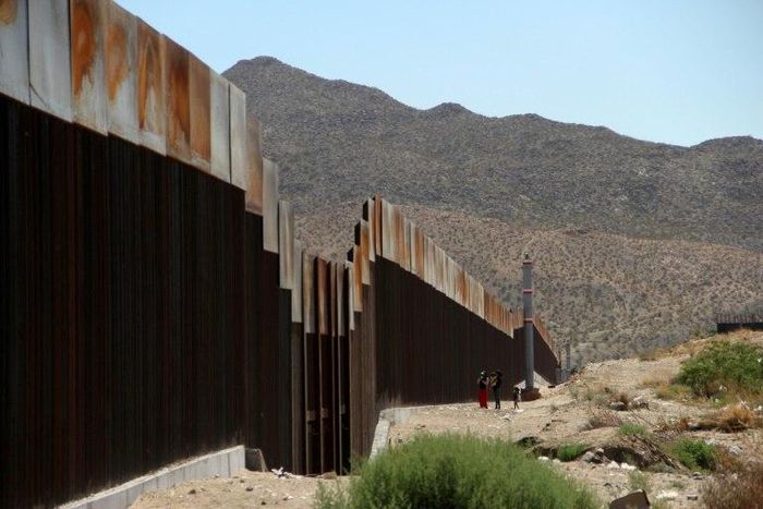 US President Donald Trump is insisting the US Congress pay for his promised wall on the border with Mexico