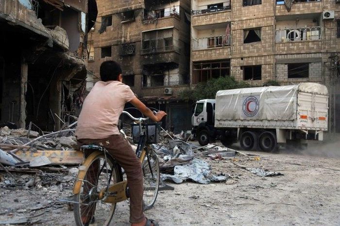 This photo taken on August 29, 2016 shows a Syrian Arab Red Crescent truck in a previous aid delivery to the rebel-held town of Harasta on the outskirts of Damascus