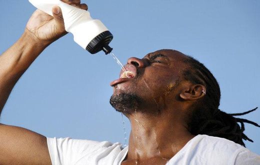 ___9044524___2018___10___30___9___black-man-drinking-water3-755x448