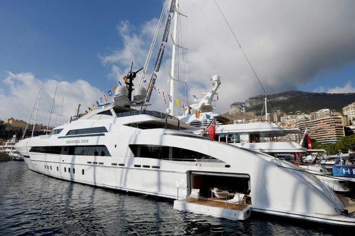 US authorities plan to confiscate the "Galactica Star" a yacht owned by a Nigerian oil executive, in an effort to recoup funds earned through a dirty contracts awarde by Nigeria's former oil minister