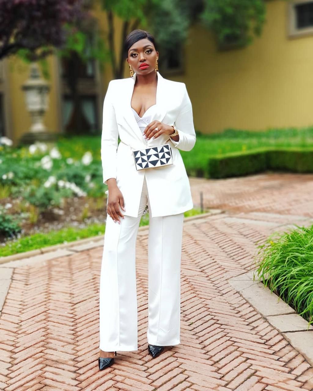 9 stylish ways to wear all white outfits (Photos)