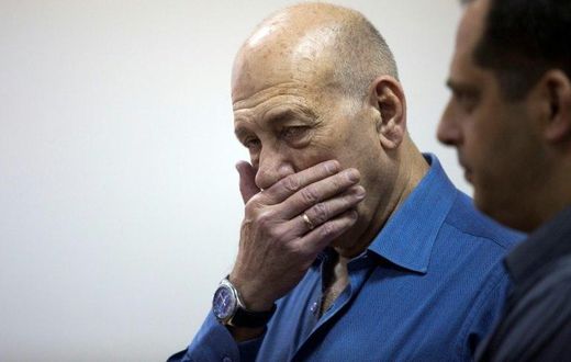 Former Israeli Prime Minister Ehud Olmert gestures during his trial in Jerusalem on May 25, 2015