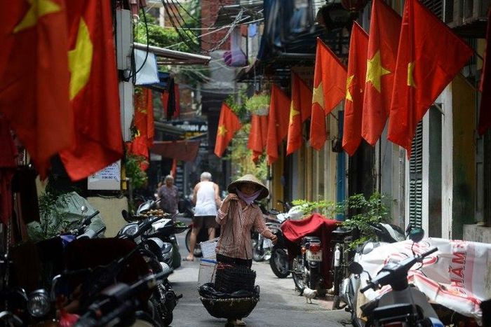 Vietnam has arrested four more dissidents as the leadership intensifies a crackdown on critics