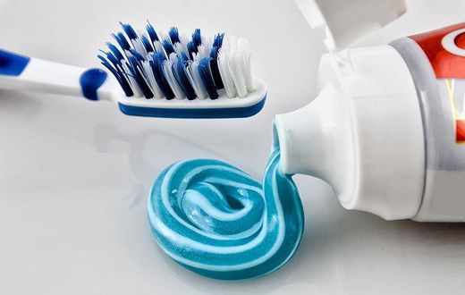 ___8927683___2018___10___2___14___is-triclosan-toothpaste-safe-825x550_1