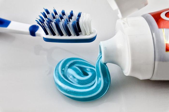 ___8927683___2018___10___2___14___is-triclosan-toothpaste-safe-825x550_1