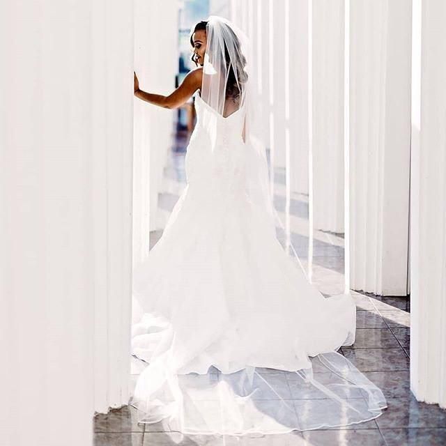 These photos will convince you to have a long bridal veil on your wedding day