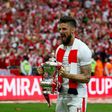 Arsenal's striker Olivier Giroud celebrates with the FA Cup trophy as Arsenal players celebrate their victory over Chelsea on the pitch after the English FA Cup final football match May 27, 2017