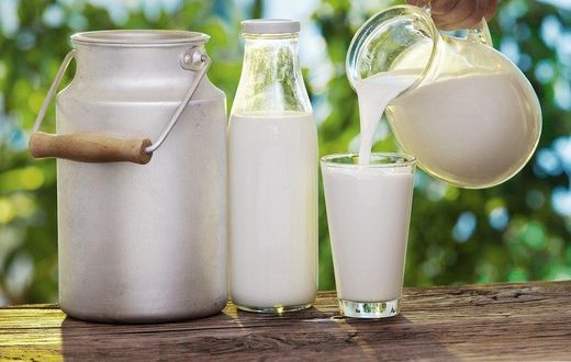 ___9146697___2018___11___28___15___Pouring-fresh-raw-milk-in-glass