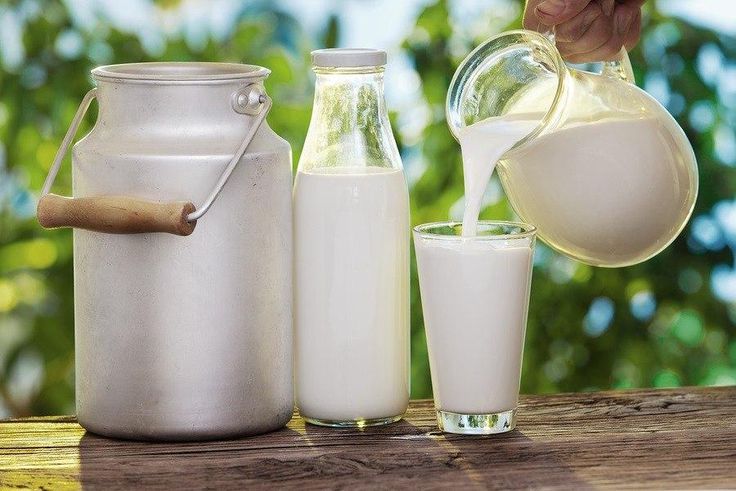 ___9146697___2018___11___28___15___Pouring-fresh-raw-milk-in-glass