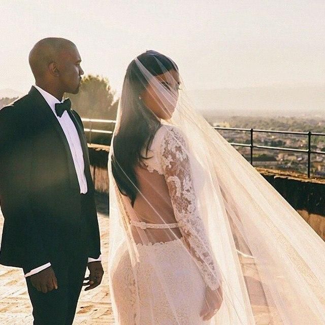 These photos will convince you to have a long bridal veil on your wedding day